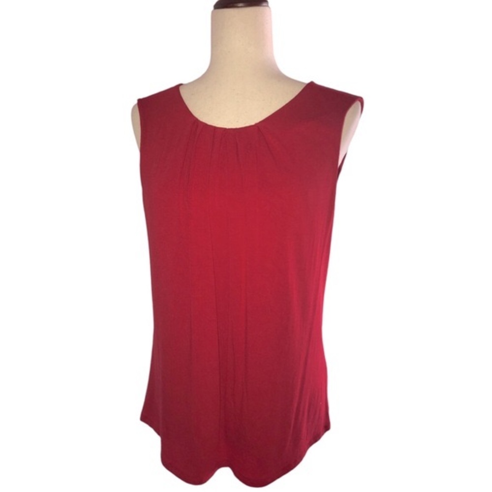 Roz & Ali Sleeveless Red Top Size Medium Pleated Front Round Neck
